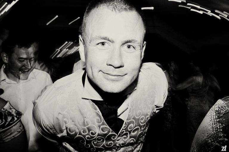 Best Man dancing at a wedding